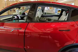 “真的太难用了！”汽车隐藏式门把手频遭吐槽，强制标准给安全上强度图片