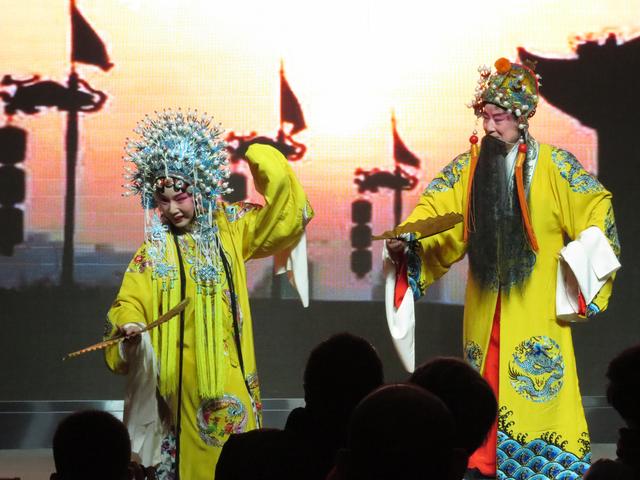 媒体：中年人在《戏台》中寻找自己