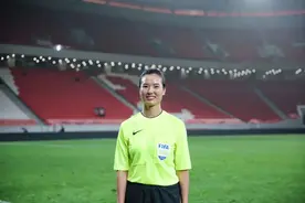 中超男人帮，首迎女裁判图片