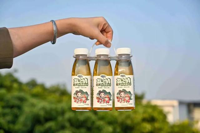 新华社携手董宇辉，走进广西的蔚蓝海岸……