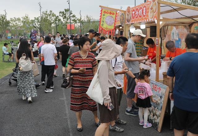 国庆长假留沪市民开启逛吃逛玩模式