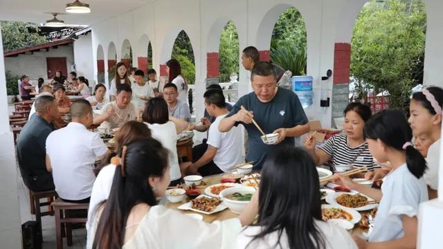 【绥阳县2025十大年度热词】山水赋能后，金银自然生——破译“清凉经济”的绥阳样本