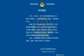 赤膊男电梯内殴打女子被保安暴揍，警方通报图片