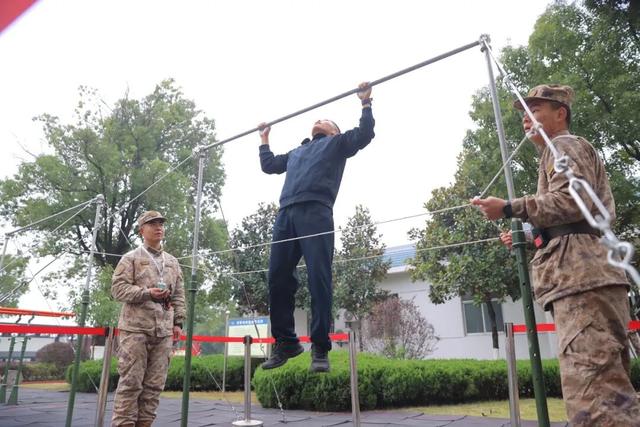 火箭军：两战士军事训练成绩不合格，评优评先资格被否决