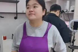 理发师晓华复工！本人回应生病传闻：没有生病，只是太累了，睡一觉就好了图片