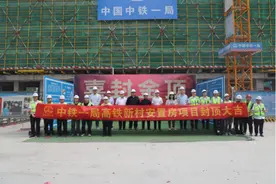 高铁新村安置房项目首栋建筑主体结构顺利封顶图片