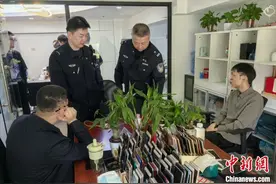 “黑中介”开设“法律咨询公司” 伪造癌症诊断证明替人“优化”网贷债务图片