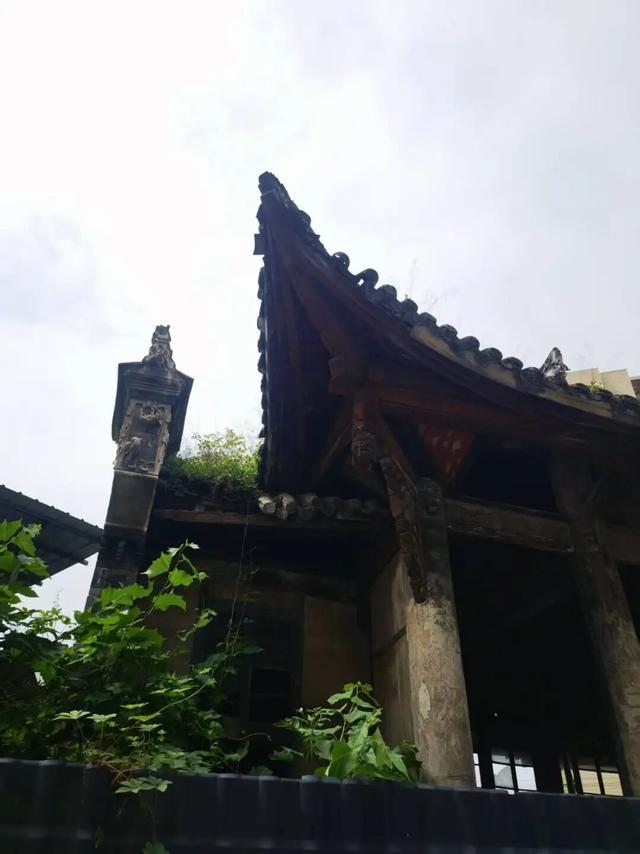 穿越龙泉山，发现一个「活的」老场镇