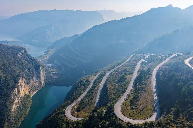 【天眼影像】初冬时节，织金这“一路”风光真美！