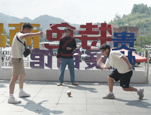 探寻少数民族文化 2025年华裔青少年“多彩贵州”研学之旅夏令营走进野玉海
