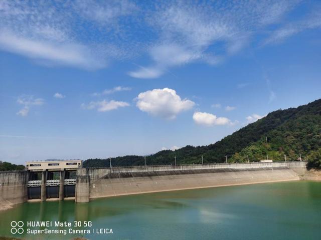 《与水同行》吴桂元