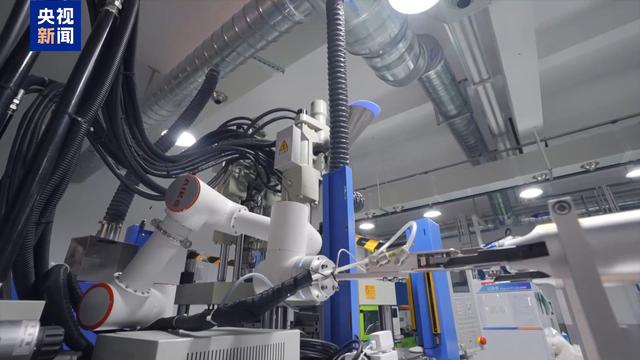 “工作搭子”升级了！看广东智能眼镜如何“玩转”纳米世界