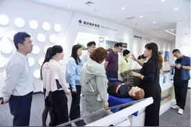 讲好山东药监故事｜从医用手套到心脏支架 蓝帆医疗全球创新链解码“山东智造”密码图片