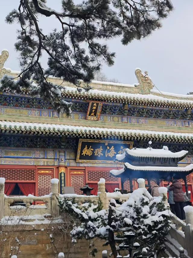 雪落古刹 潭柘寺戒台寺定格北京2026初雪风光