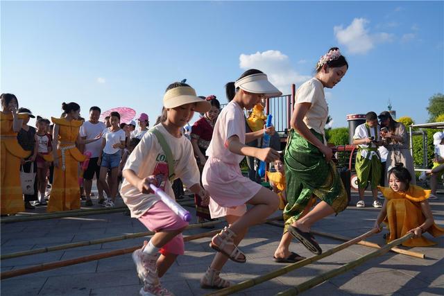 泼洒吉祥，乐享清凉！兴安盟科右前旗首届泼水那达慕开幕