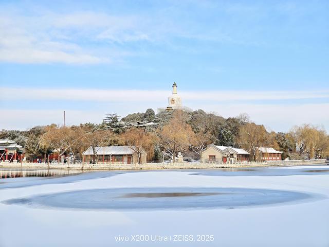 银装素裹美如画，这是初雪为北海公园写下的限定情诗
