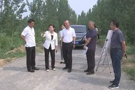 区领导检查防汛工作图片