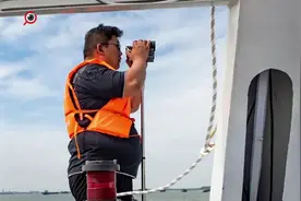 追江豚 | 武汉钱正义：保护好“大哥”，再现“水清岸绿，豚跃鸟飞”的长江图片