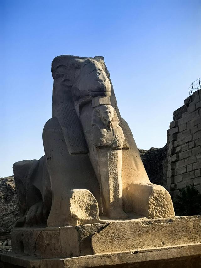 晚潮｜“迷失”在卡纳克石柱森林中