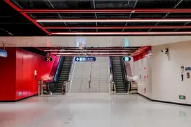 锐评｜不必“左行右立”，而要“站稳扶好”图片