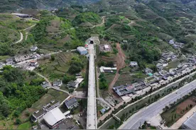 渝昆高铁马鞍山隧道贯通 川滇段已贯通隧道24座图片