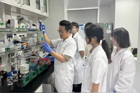 海南医科大学：从医学院到医科大学，修订制定77项制度，掀起守正创新改革浪潮图片