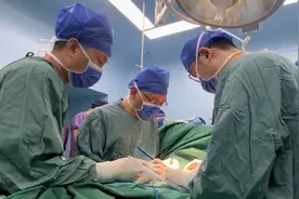 出生28小时新生儿粘连肠  手术解除梗阻顺利出院图片