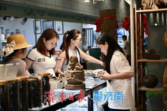 “泉·茶”国际文化艺术周第三日 市民热情不减，现场人流如织