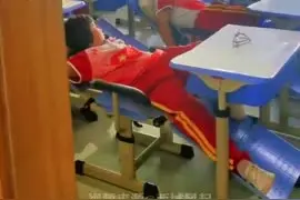你的孩子在学校实现“躺睡”了吗？图片