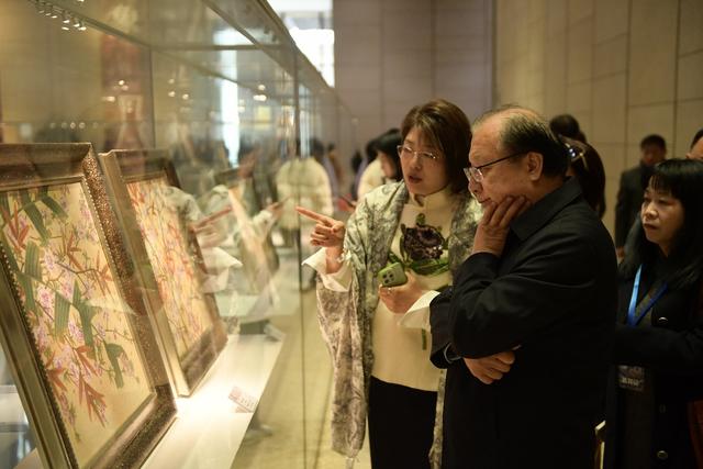 倡扬东方新古典美学：“诗心万象——张闻冰陶瓷艺术展”在京启幕