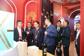 绛纱展风韵 蜀锦绘华章——茅台参展第112届全国糖酒商品交易会侧记图片