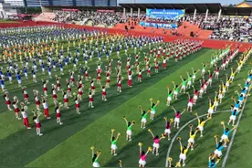 江西服装学院举办第二十届田径运动会图片