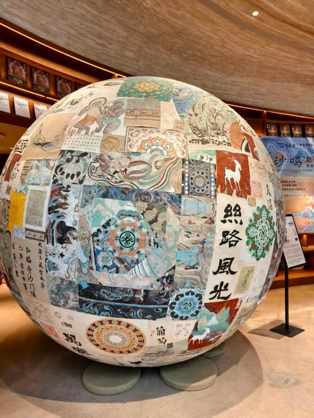 在杭州街头C位出道！最近这几个地方有点热闹，你去打卡了吗