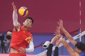 中国男排亚运会首战获胜，主帅吴胜说球队还需要调整图片