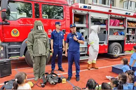 烟台芝罘消防消防车“开”进幼儿园萌娃零距离体验“消防科普课”图片