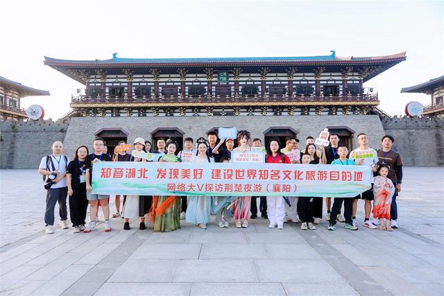 文旅大V探访夜游标杆唐城，国风电音泼水节引爆万人狂欢