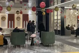 这个冬天，哈尔滨洗浴业再度“燃”起来 | 搓澡工干到半夜、“卷”完服务“卷”配套、美食摆出“满汉全…图片