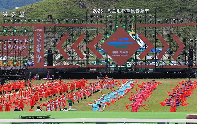 草原休闲游 天天那达慕丨2025兴安盟那达慕在科右前旗乌兰毛都草原启幕