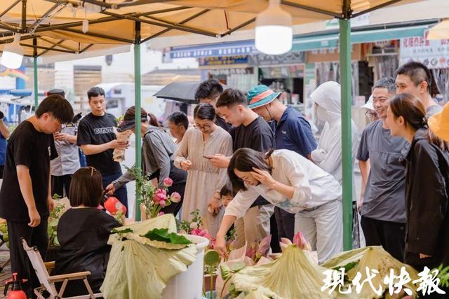 苏州观前荷花市集开市啦