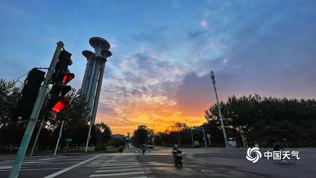 北京橙红朝霞上线 美景唤醒城市