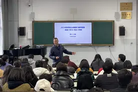 昆明市艺术学校邀请专家作备考策略讲座图片