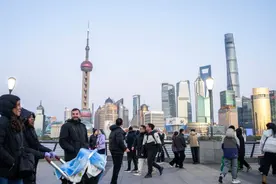 上海周末限时入夏，最高27℃，江淮气旋闯入带动气温腰斩图片