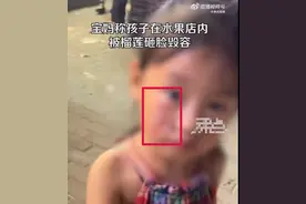 冲上热搜！上海小囡水果店被榴莲砸伤毁容！谁的手松了？网友吵翻图片