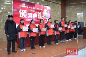 290名学子受表彰，这场典礼超燃图片