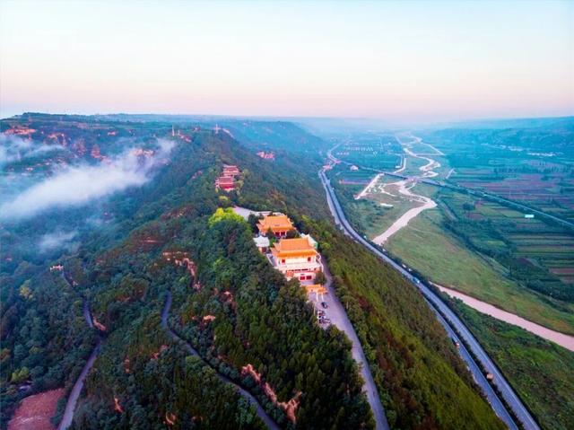 云轨凌虚揽烟霞：“崆峒号”国庆专列再续问道缘
