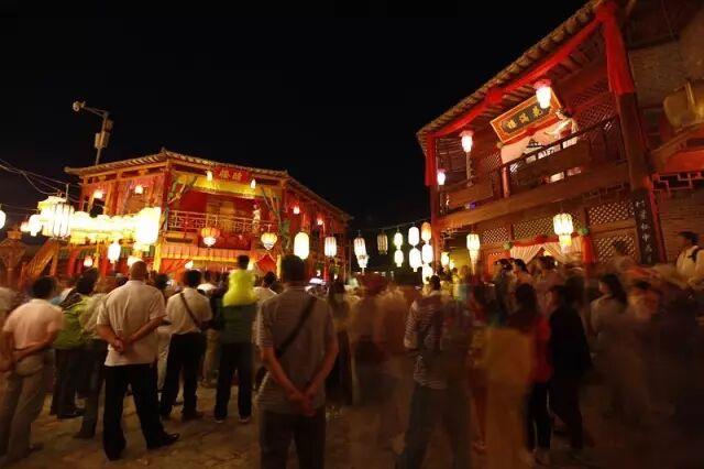 夜浸古堡，光影韵味——梦境之地的镇北堡西部影城温柔与神秘