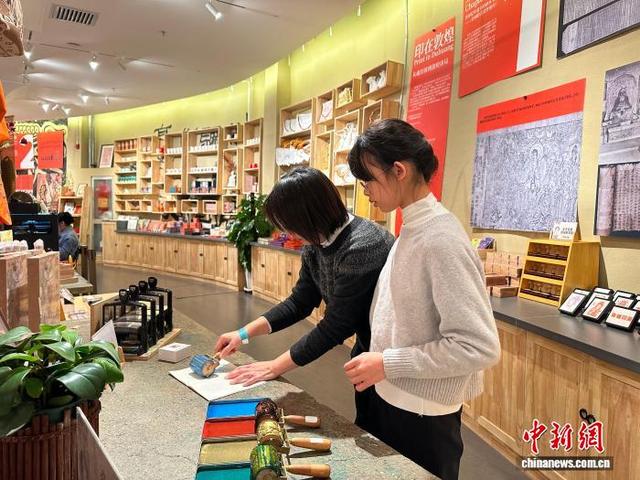 （文化中国行）“局”揽敦煌千年韵 “搭子社交”焕新丝路文旅