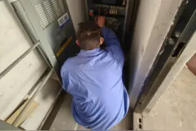 社区为电梯“做手术”，运行声响不再扰民图片