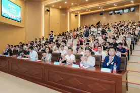 珠海科技学院：以百业百企百态校友案例，激发学子多元化就业选择图片