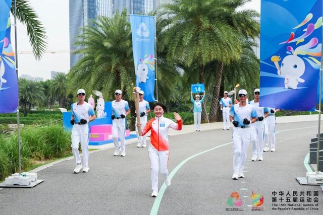 人人人！今天，这里挤满围观市民，现场令人振奋！网友：果然很深圳